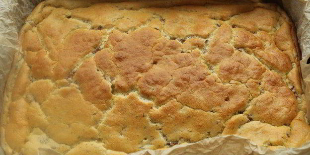 закусочный бисквитный торт с лисичками, творожным кремом и сыром джюгас