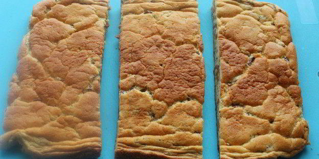 закусочный бисквитный торт с лисичками, творожным кремом и сыром джюгас