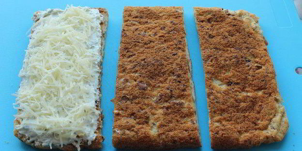 закусочный бисквитный торт с лисичками, творожным кремом и сыром джюгас