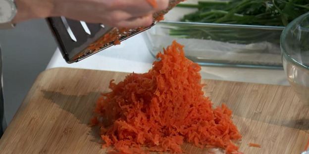 закусочный торт с копченой курицей