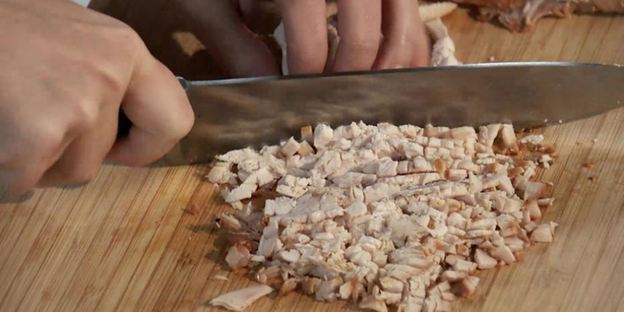 закусочный торт с копченой курицей