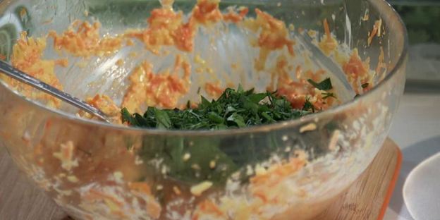 закусочный торт с копченой курицей