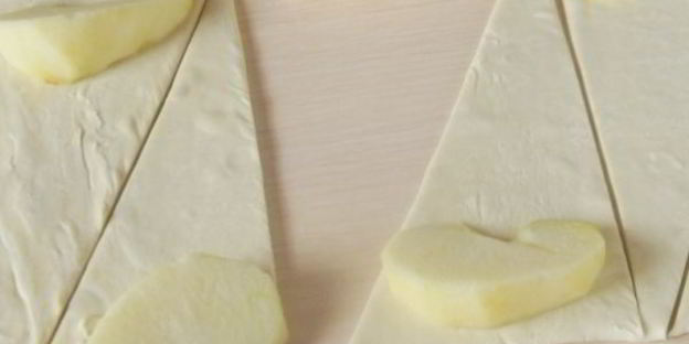 яблочные слойки со сладкой карамелью