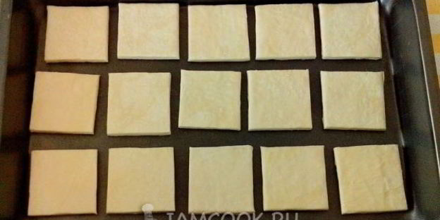 закусочные слойки с крабовым мясом, сливочным сыром и зеленью