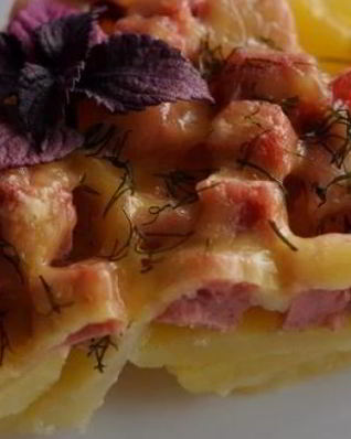 Картофельная запеканка с колбасой