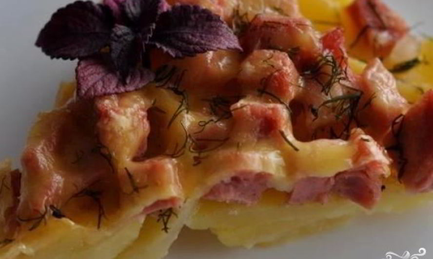 Рецепт картофельной запеканки с колбасой