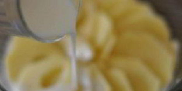 картофельная запеканка с колбасой