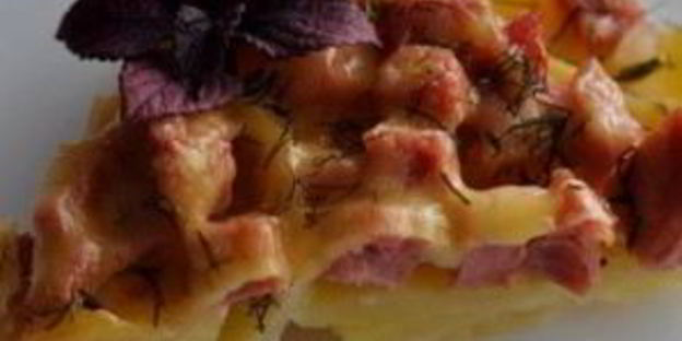 картофельная запеканка с колбасой