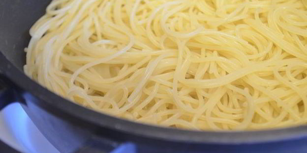 куриная запеканка из спагетти под корочкой из сыра джюгас