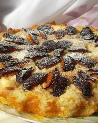 Сладкая запеканка с яблоками и сливами