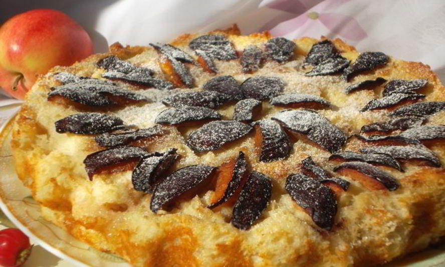Рецепт сладкой запеканки с яблоками и сливами