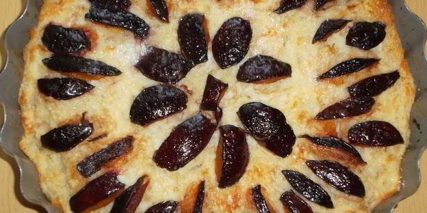 сладкая запеканка с яблоками и сливами