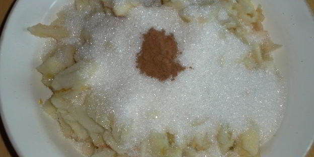 сладкая запеканка с яблоками и сливами