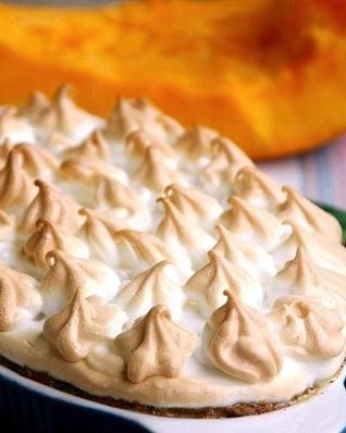 Трехслойная творожно-тыквенная запеканка с черносливом