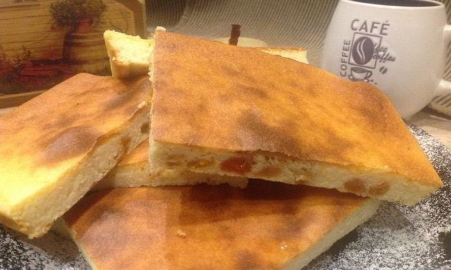 Рецепт творожной запеканки с изюмом и курагой