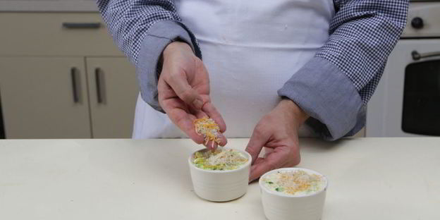 запеканка из крабовых палочек и лука-порея