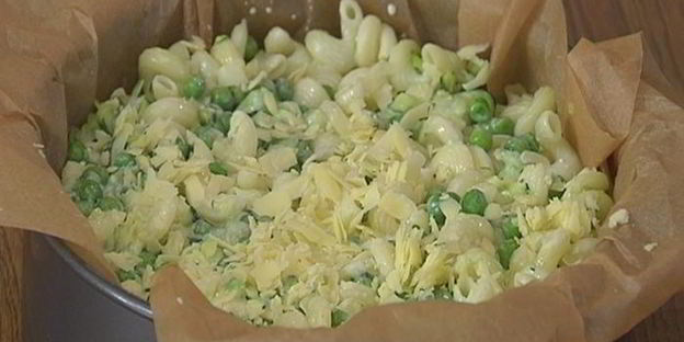 запеканка из макарон с горошком, цукини и творогом