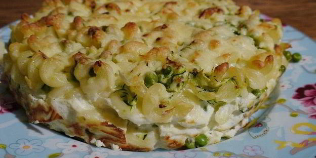 запеканка из макарон с горошком, цукини и творогом