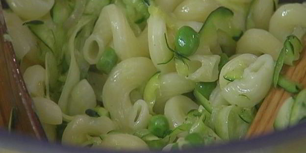 запеканка из макарон с горошком, цукини и творогом