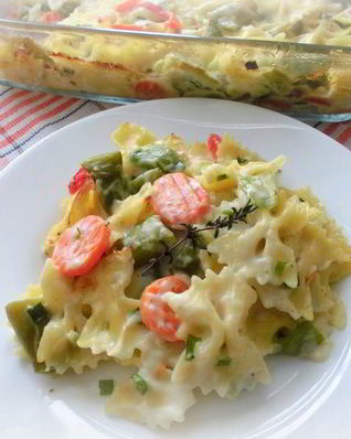 Запеканка из макарон с овощами и белым соусом