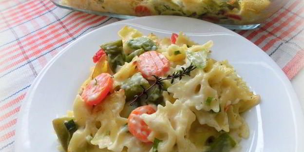 запеканка из макарон с овощами и белым соусом