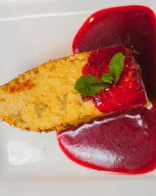 Запеканка из пшенки с соусом из смородины