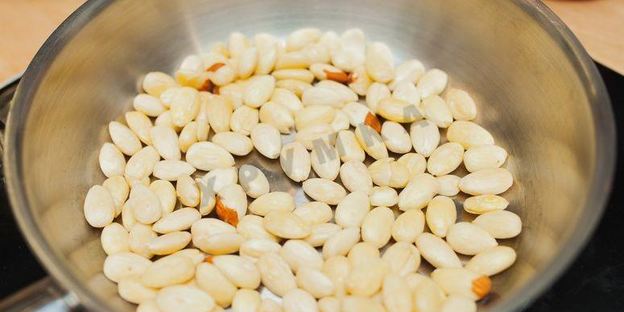 запеканка из пшенки с соусом из смородины