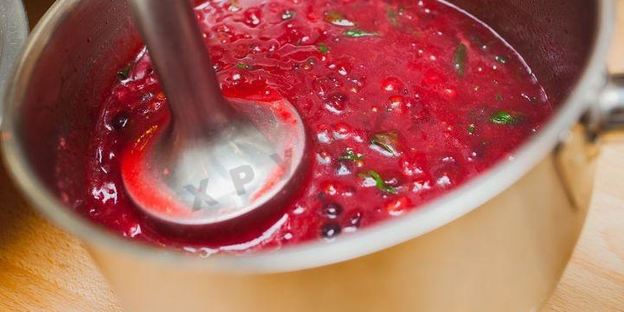 запеканка из пшенки с соусом из смородины