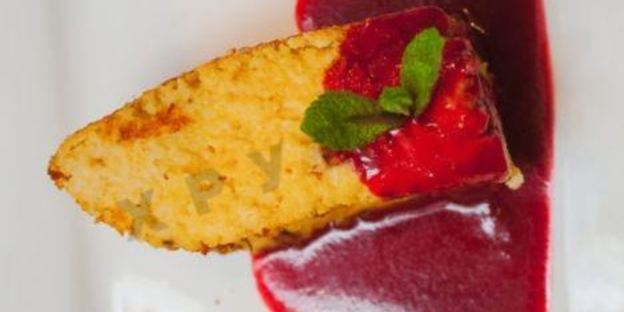 запеканка из пшенки с соусом из смородины