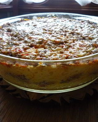 Запеканка с ароматным мясом и паутинкой