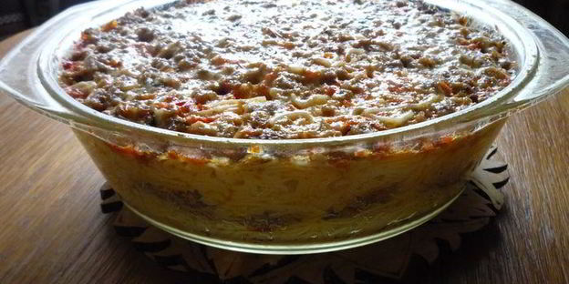 запеканка с ароматным мясом и паутинкой