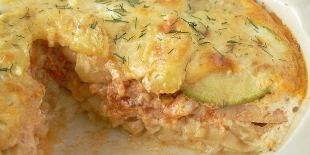 запеканка с фетучини, кабачками и курицей