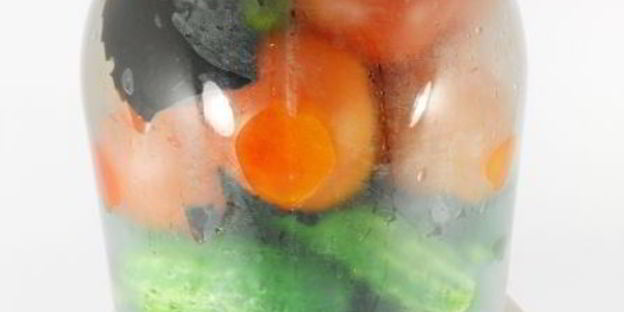 ассорти из огурцов и помидоров с базиликом на зиму