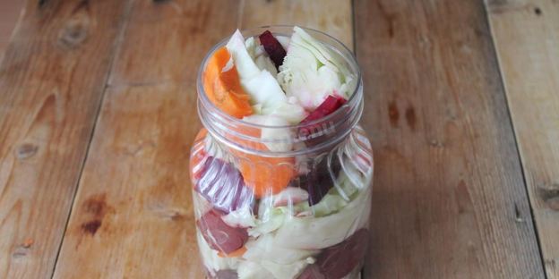 капуста на зиму со свеклой и морковью