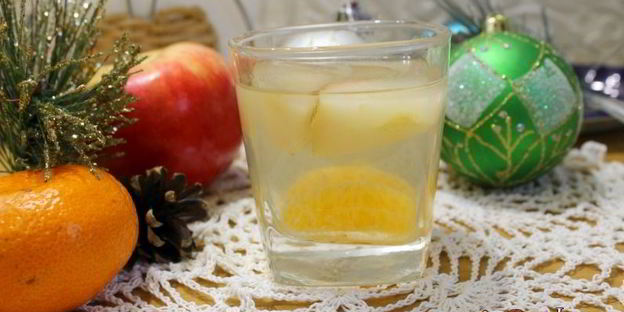 ароматный компот из яблок и мандаринов