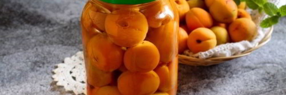 Компот из абрикосов с косточками на зиму