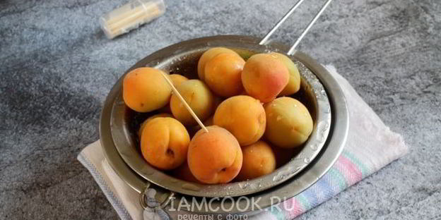 компот из абрикосов с косточками на зиму