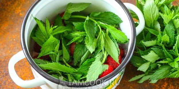 компот из клубники с мятой на зиму