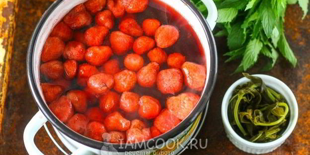 компот из клубники с мятой на зиму