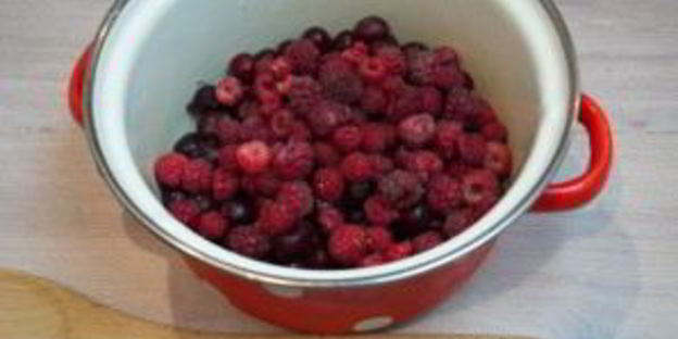 компот из малины и вишни