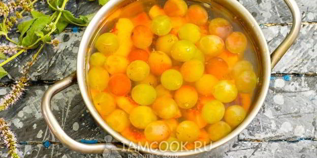 компот из персиков и винограда на зиму