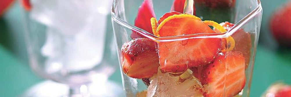 Компот из ревеня и клубники