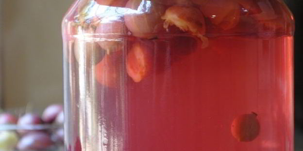 компот из вишни и крыжовника