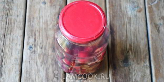 компот из вишни и крыжовника