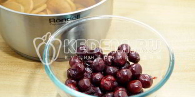 компот из вишни и яблок