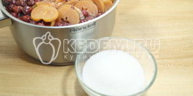 компот из вишни и яблок