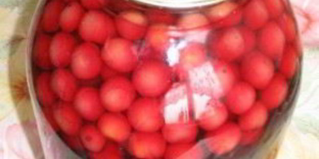 компот из вишни с косточками на зиму