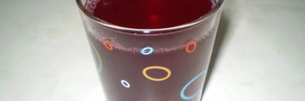 Компот из вишни с косточками