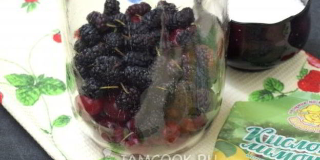 компот из вишни с шелковицей на зиму