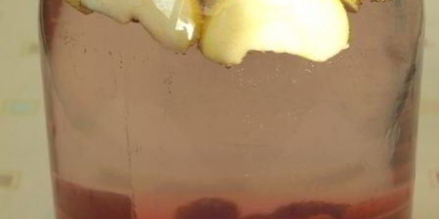 компот из яблок, кизила и бузины